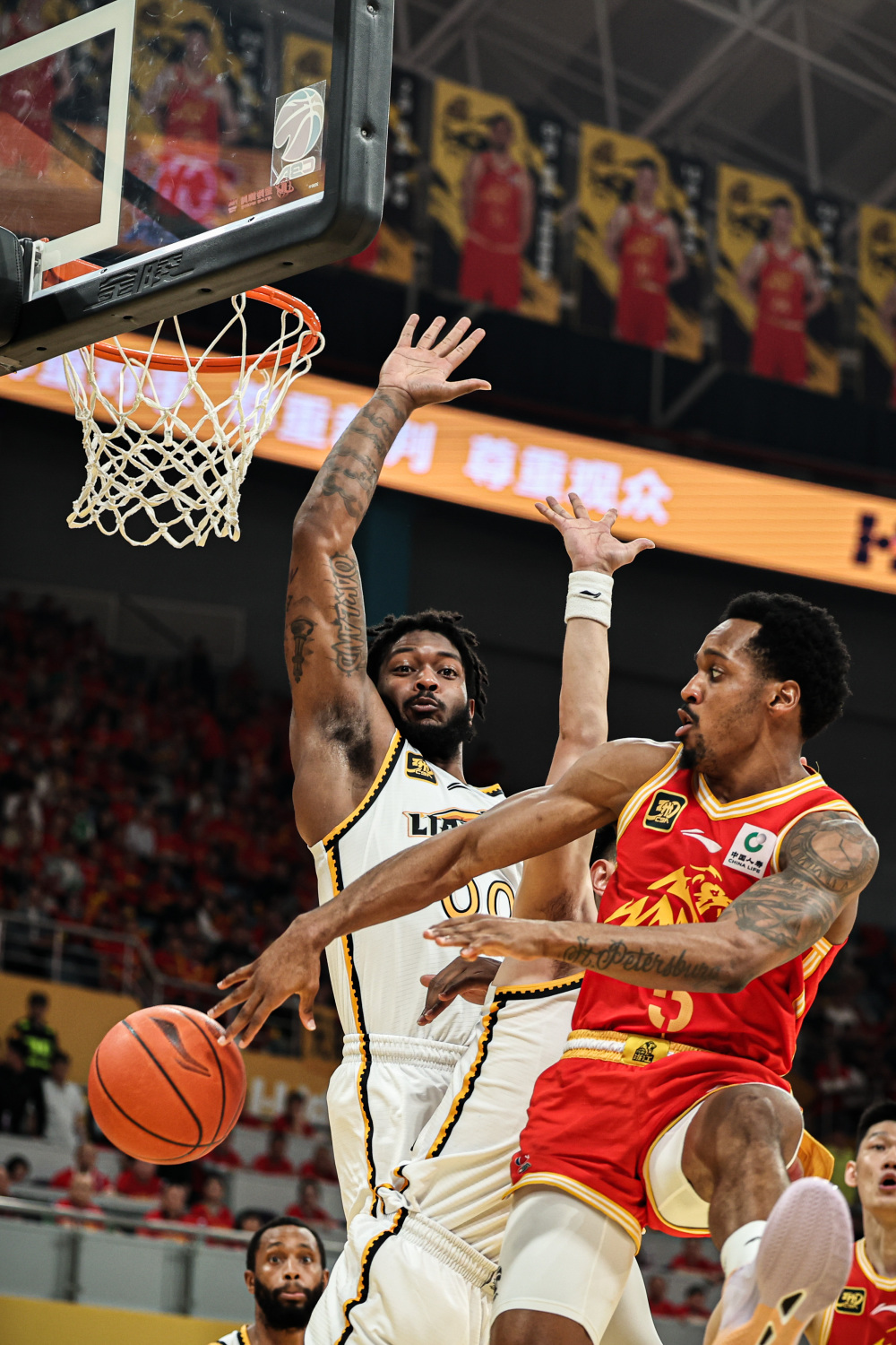 乐鱼娱乐 -摩纳哥训练开放日，国际比赛日刷新队史纪录引欢呼，CBA季后赛在即，轮换策略成焦点(欧男联摩纳哥对巴萨)